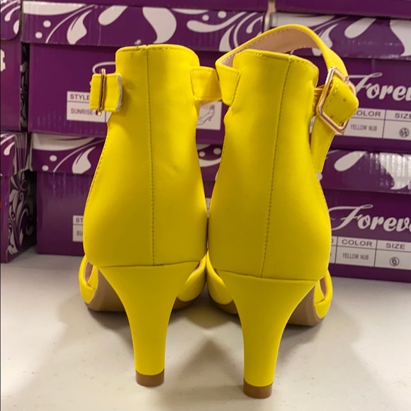 Neon Yellow Nubuck Ankle Strap Heel.  New - Picture 3 of 6